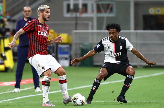 开云体育网址-意甲焦点大战“靠边站”？边路对位更胜C罗PK伊布